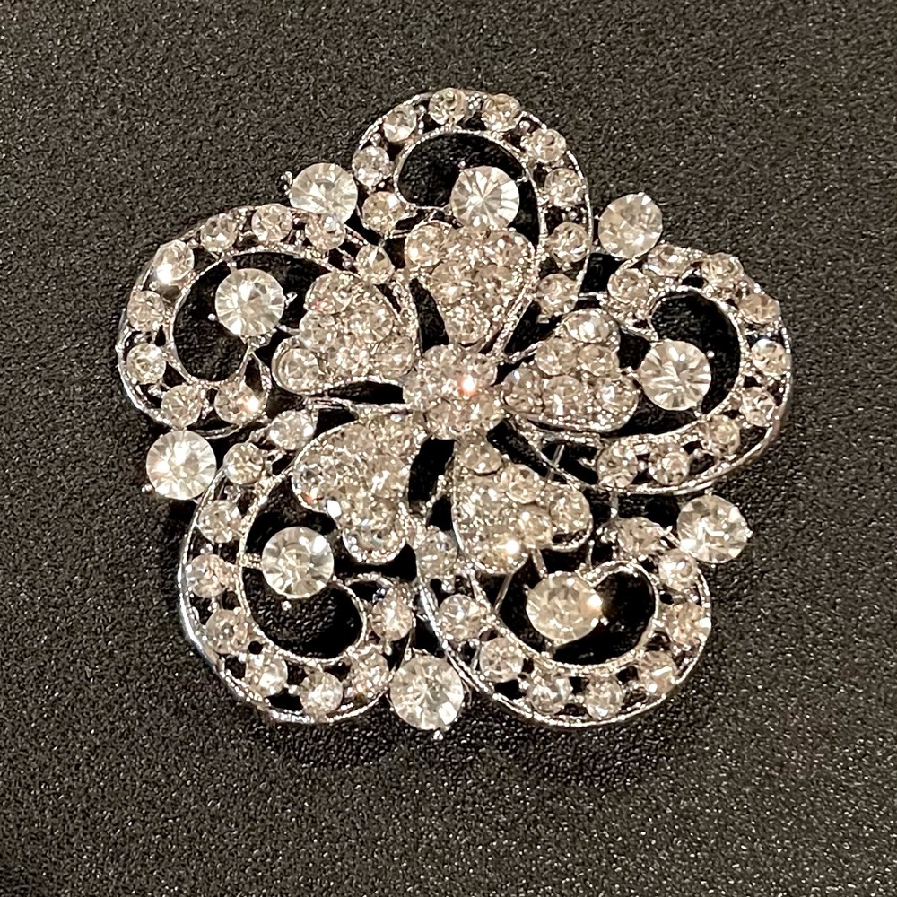 💎Beautiful brooch